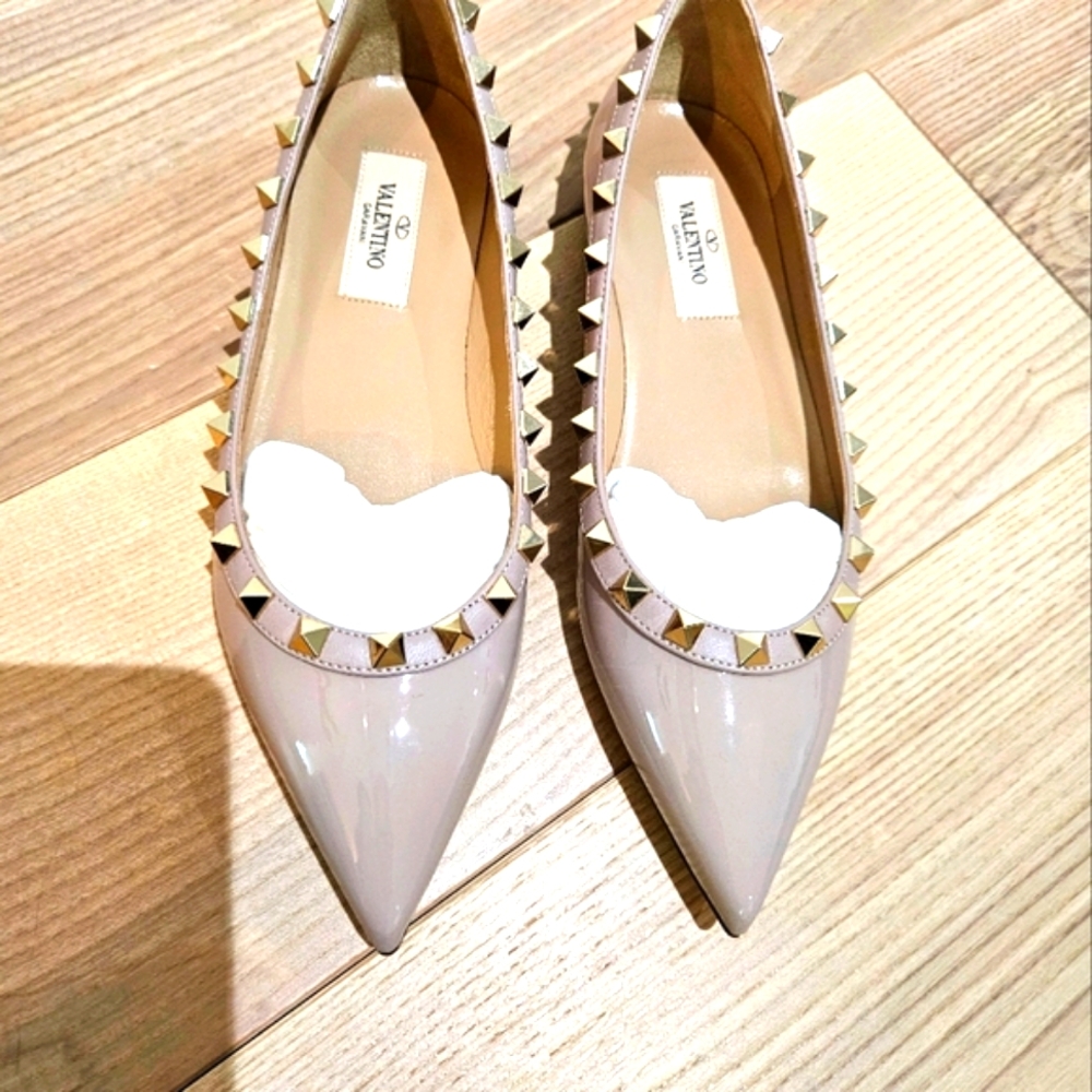 Valentino Garavani Rockstud Pointed Toe Ballerina Flat 5.5. Brand new.